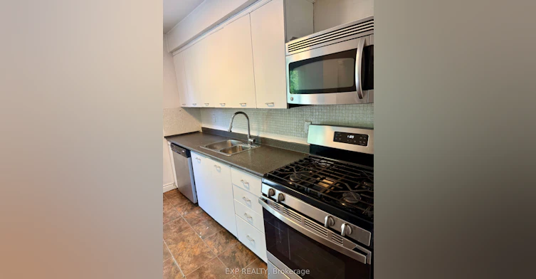 Upper-6 Mid Pines Road, Toronto, ON, M1G 2L6 - 9