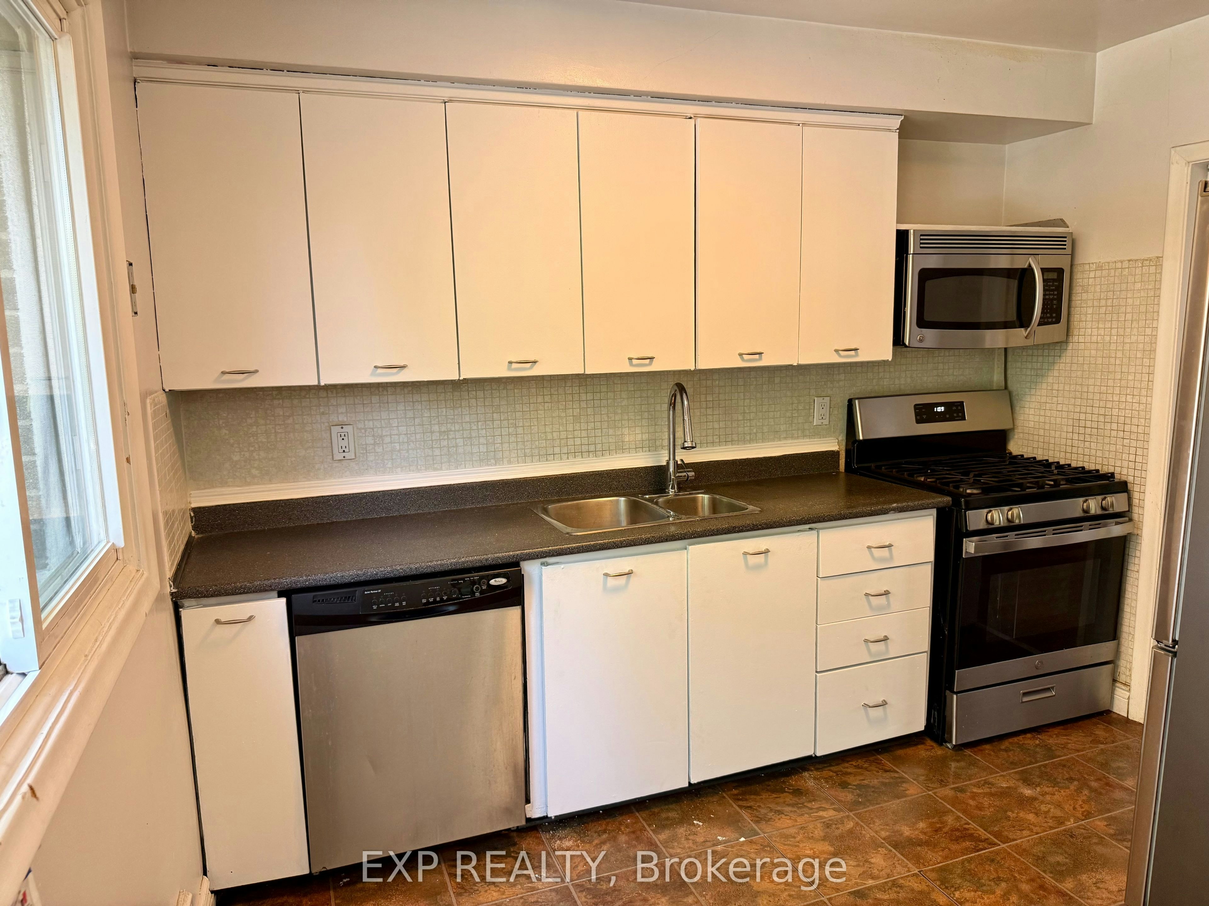 Upper-6 Mid Pines Road, Toronto, ON, M1G 2L6 - 8