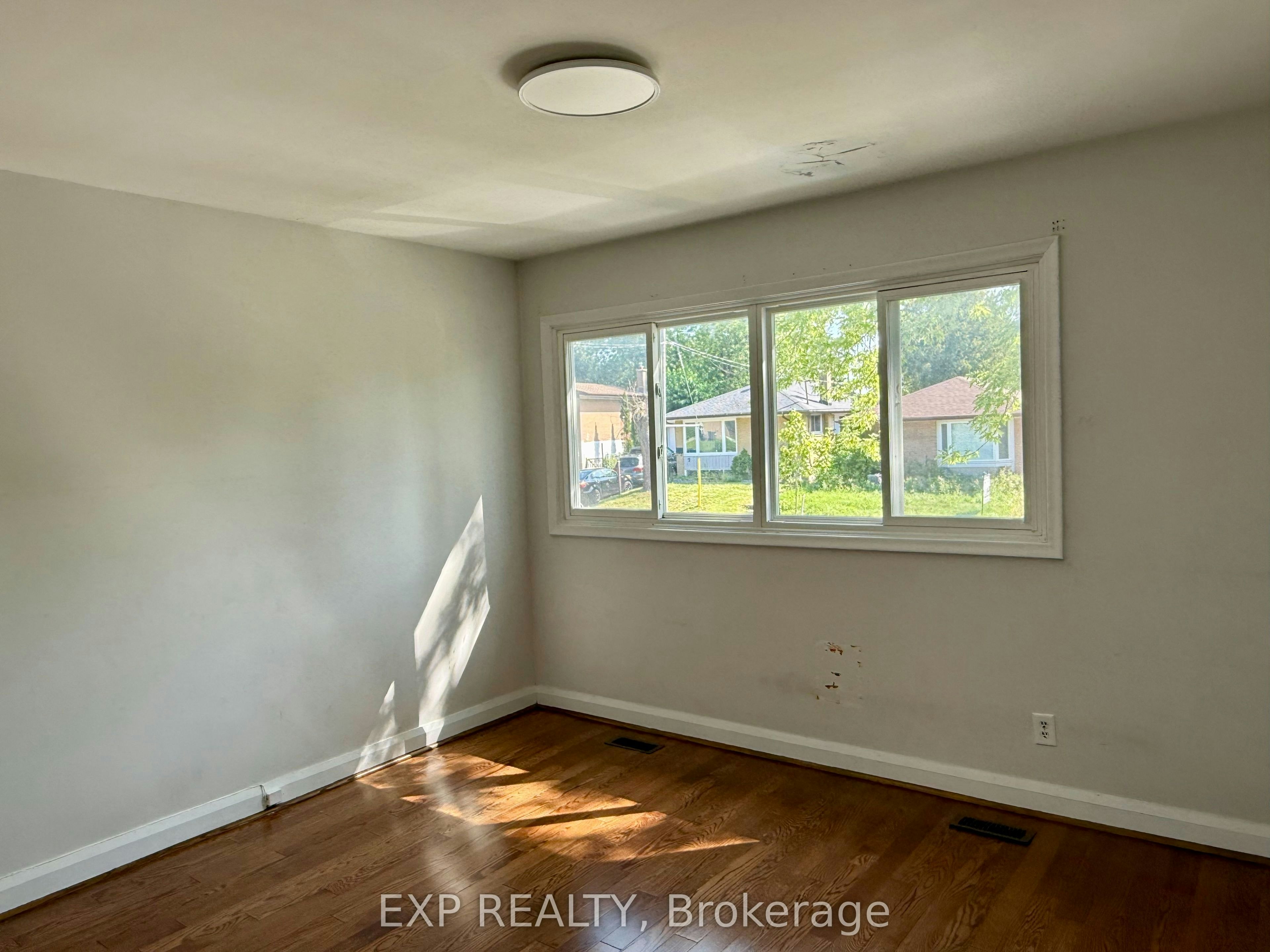 Upper-6 Mid Pines Road, Toronto, ON, M1G 2L6 - 14