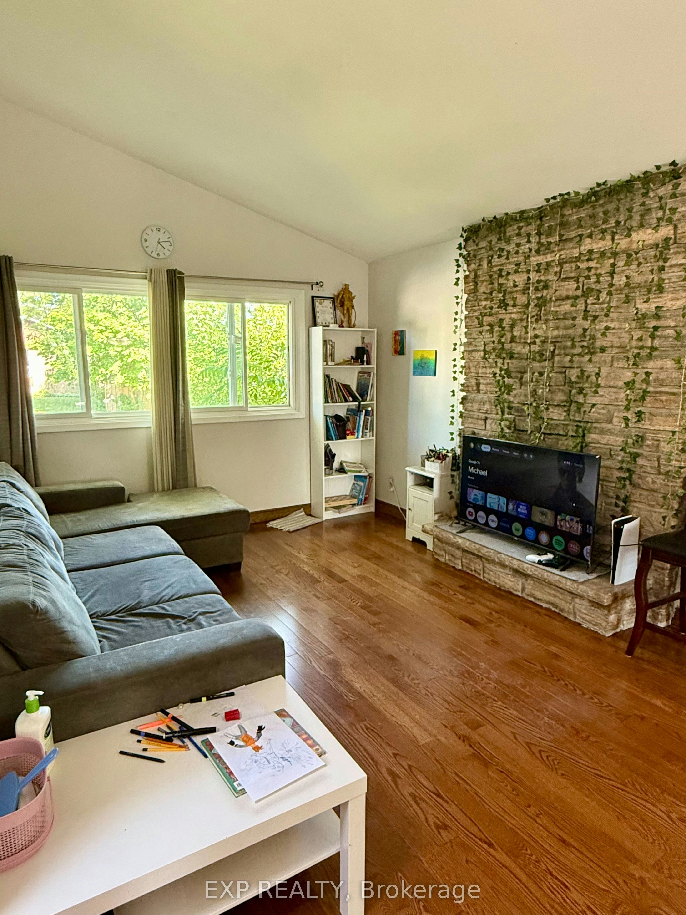 Upper-6 Mid Pines Road, Toronto, ON, M1G 2L6 - 2