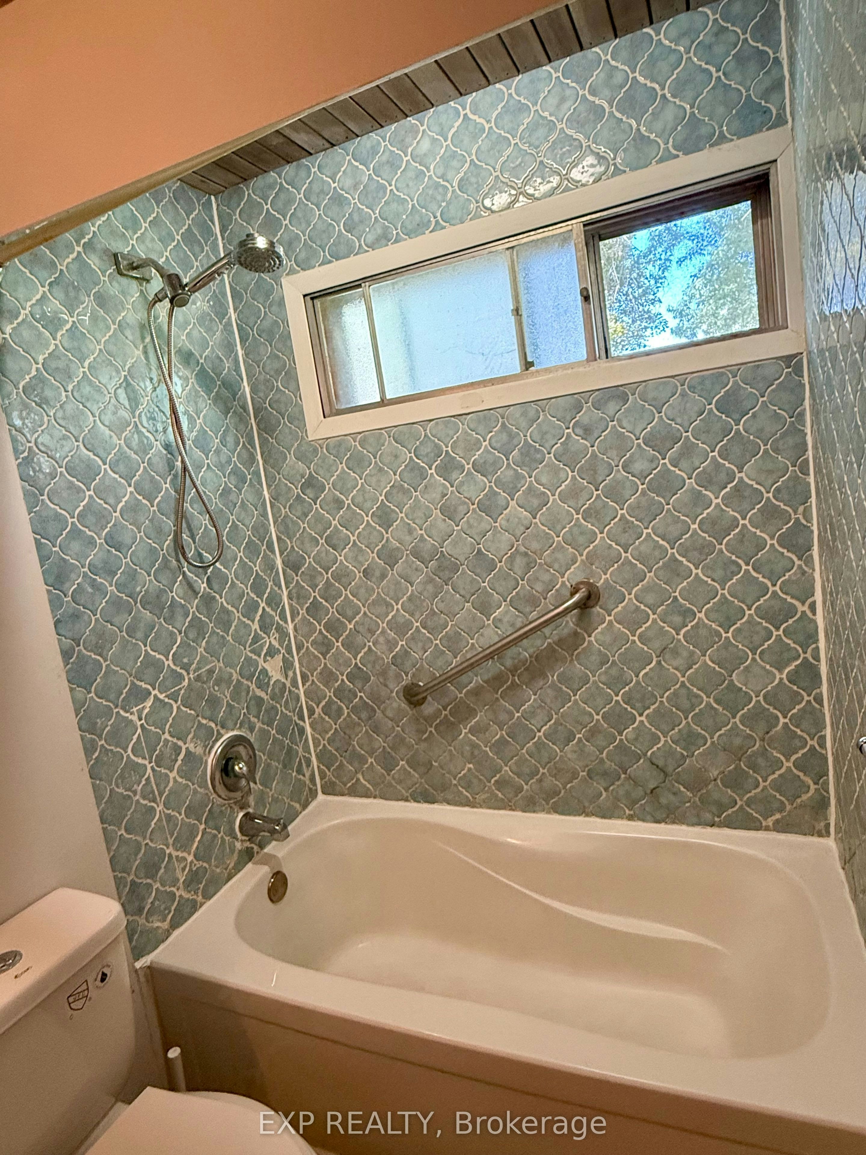 Upper-6 Mid Pines Road, Toronto, ON, M1G 2L6 - 17