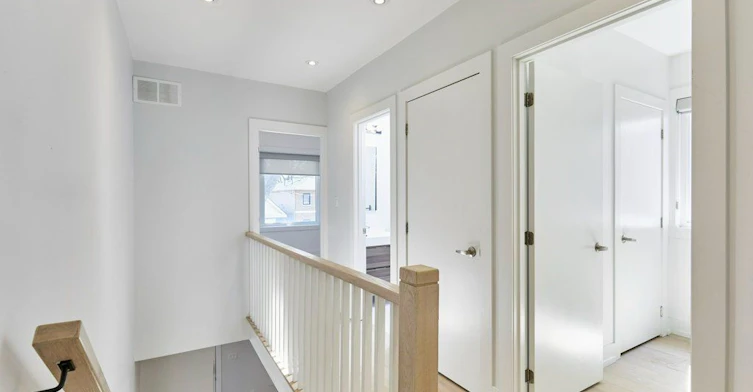Main/Upper-38 Shudell Avenue, Toronto, ON, M4J 1C7 - 18