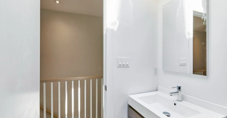 Main/Upper-38 Shudell Avenue, Toronto, ON, M4J 1C7 - 22