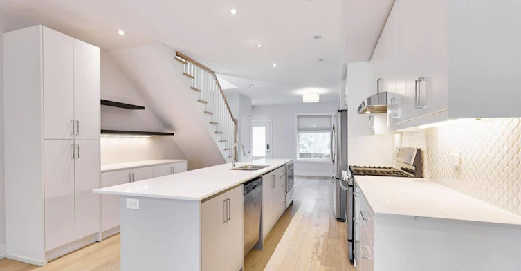 Main/Upper-38 Shudell Avenue, Toronto, ON, M4J 1C7 - 14