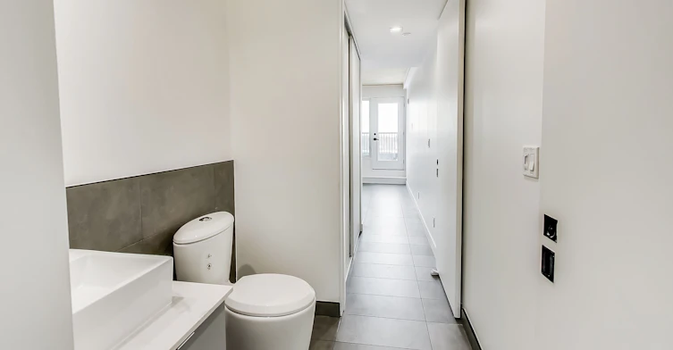 PH-1602 Queen Street E, Toronto, ON, M4L 1G2 - 12