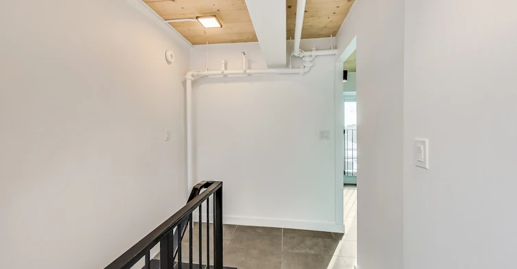 PH-1602 Queen Street E, Toronto, ON, M4L 1G2 - 14