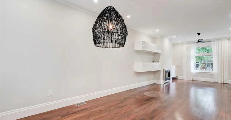 584 Logan Avenue, Toronto, ON, M4K 3B8 - 7