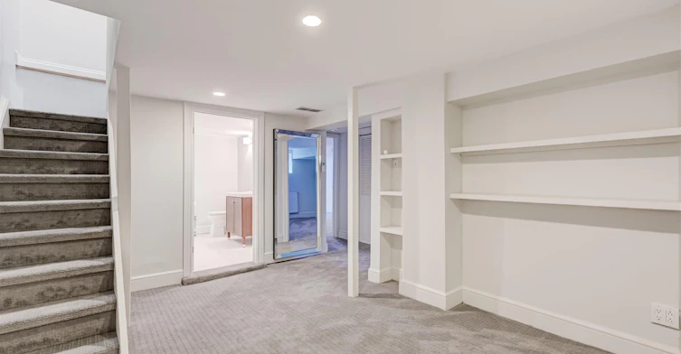 584 Logan Avenue, Toronto, ON, M4K 3B8 - 16