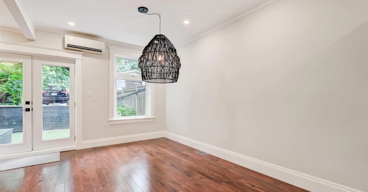 584 Logan Avenue, Toronto, ON, M4K 3B8 - 9