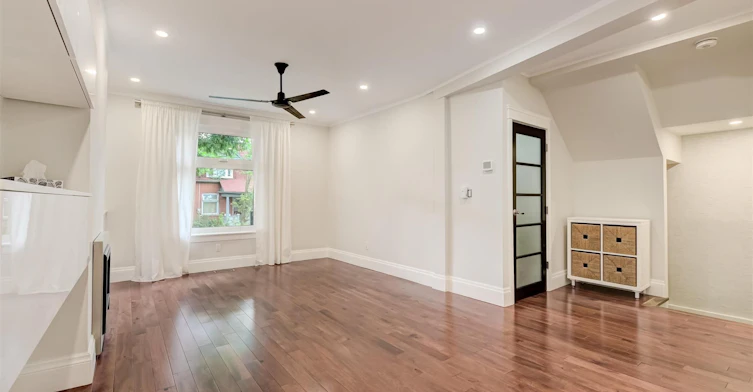 584 Logan Avenue, Toronto, ON, M4K 3B8 - 4