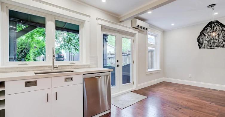 584 Logan Avenue, Toronto, ON, M4K 3B8 - 14