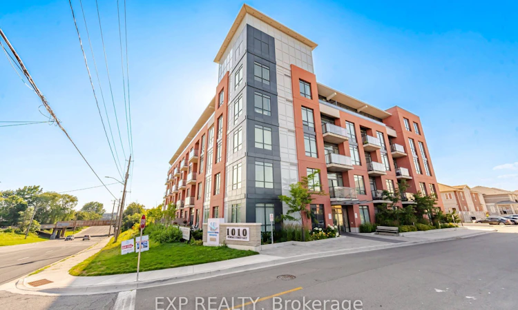203-1010 Dundas Street E
