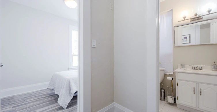 Upper-1934 Queen Street E, Toronto, ON, M4L 1H6 - 14