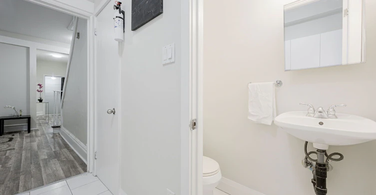 Upper-1934 Queen Street E, Toronto, ON, M4L 1H6 - 11