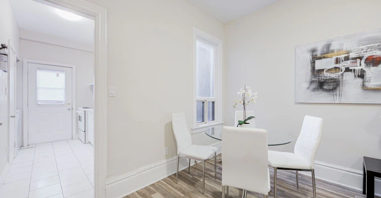 Upper-1934 Queen Street E, Toronto, ON, M4L 1H6 - 4