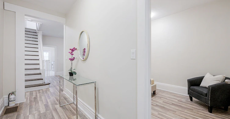 Upper-1934 Queen Street E, Toronto, ON, M4L 1H6 - 9