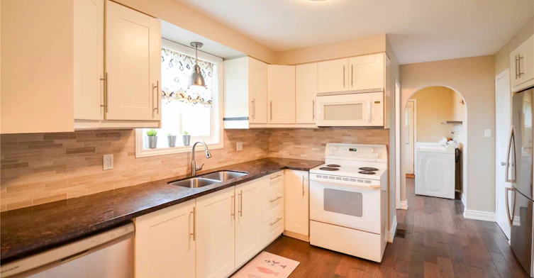 11 Kinnison Court, Ajax, ON, L1S 1K5 - 4