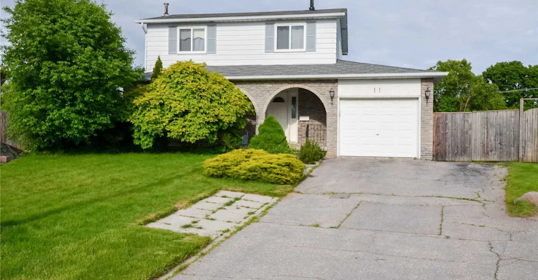 11 Kinnison Court, Ajax, ON, L1S 1K5