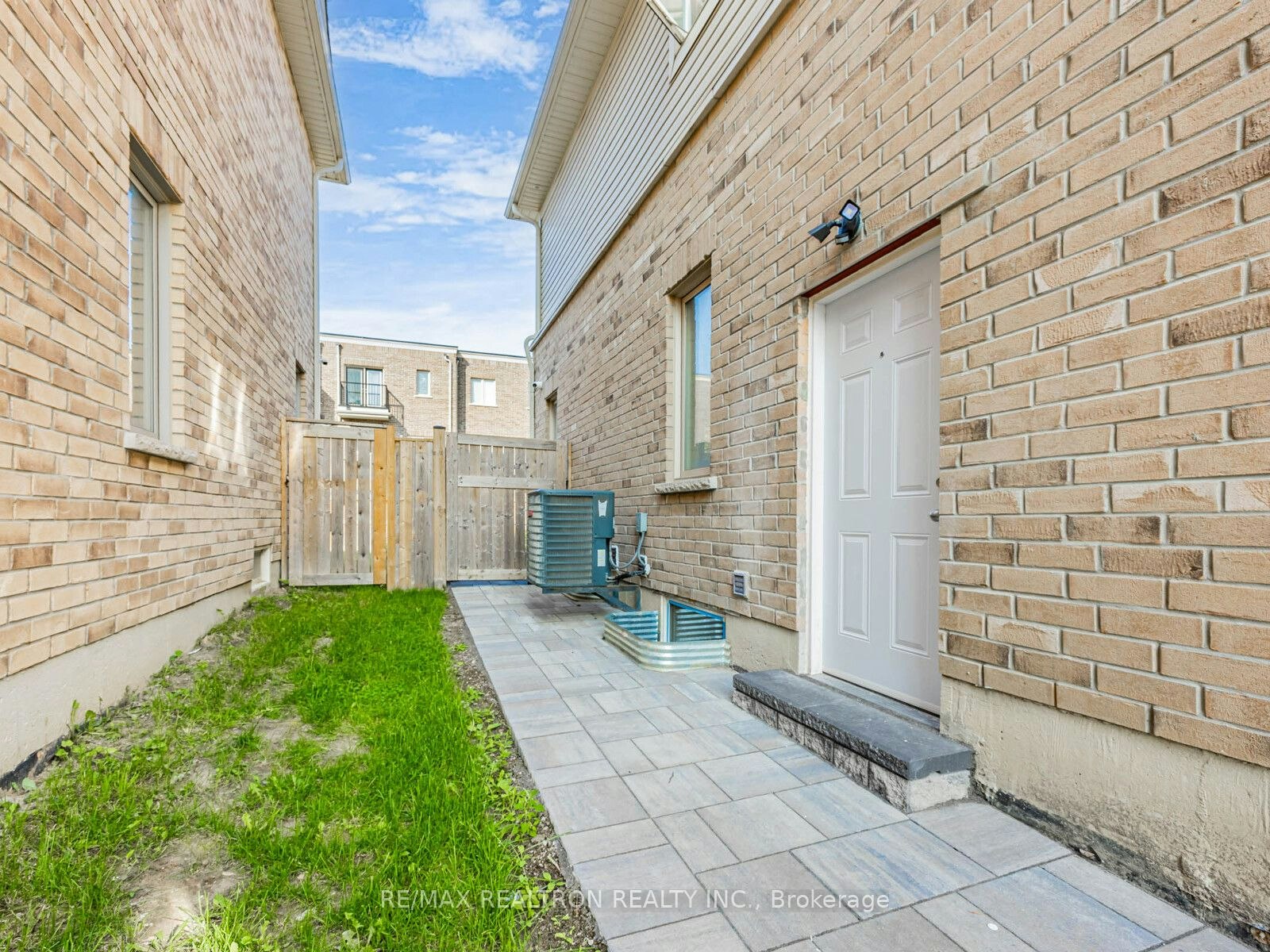 91 Mcroberts Crescent, Clarington, ON, L1E 0H4 - 2