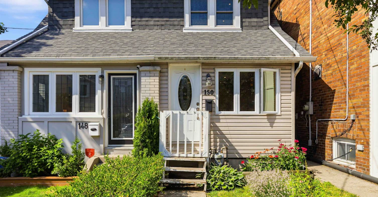 150 Elmer Avenue, Toronto, ON, M4L 3S1