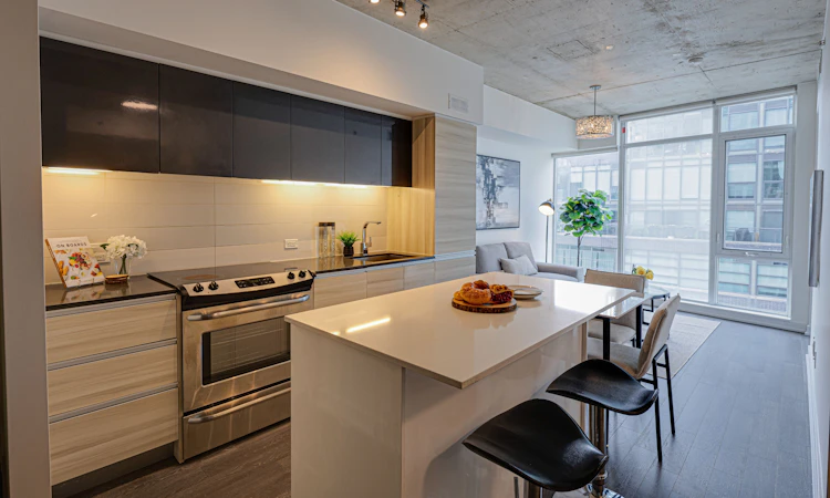 513-1190 Dundas Street E