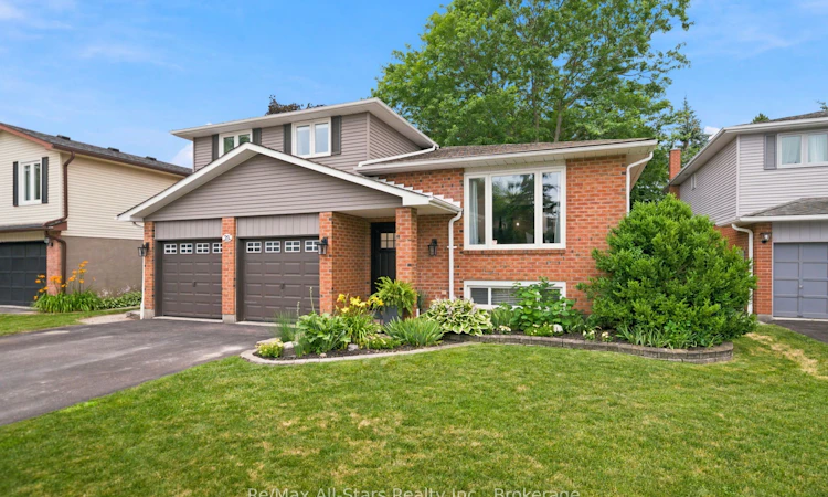 29 Applewood Crescent