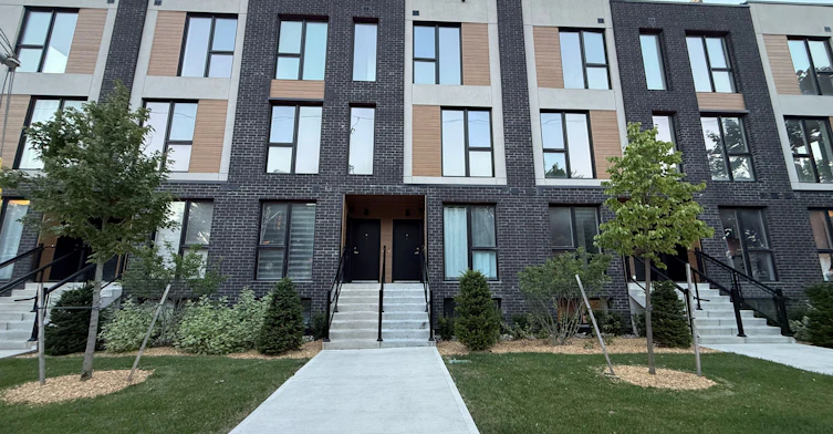 8 BLK F-180 Clonmore Drive S, Toronto, ON, M1N 1Y1