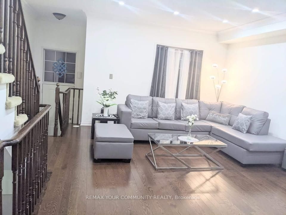 98 John Bell Crescent, Toronto, ON, M1L 0G5 - 4