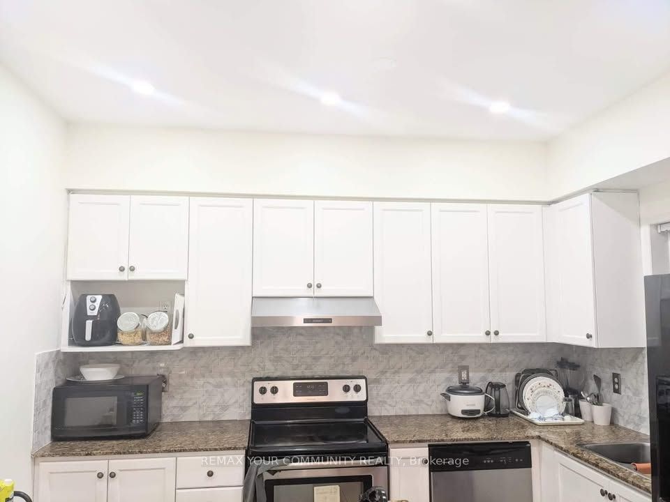 98 John Bell Crescent, Toronto, ON, M1L 0G5 - 9