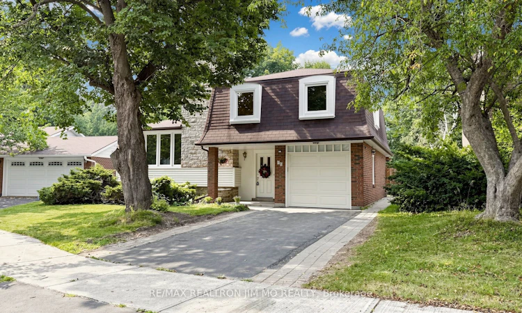 40 Ravencliff Crescent