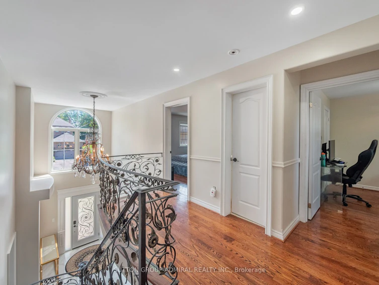 18 Thatcher Avenue, Toronto, ON, M1M 2M2 - 23