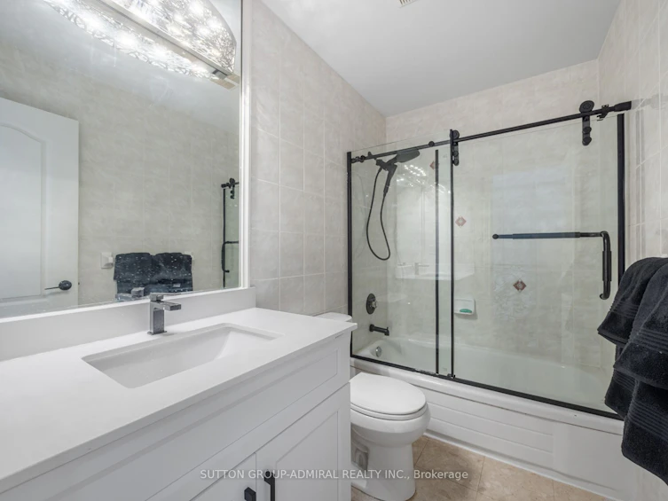 18 Thatcher Avenue, Toronto, ON, M1M 2M2 - 26