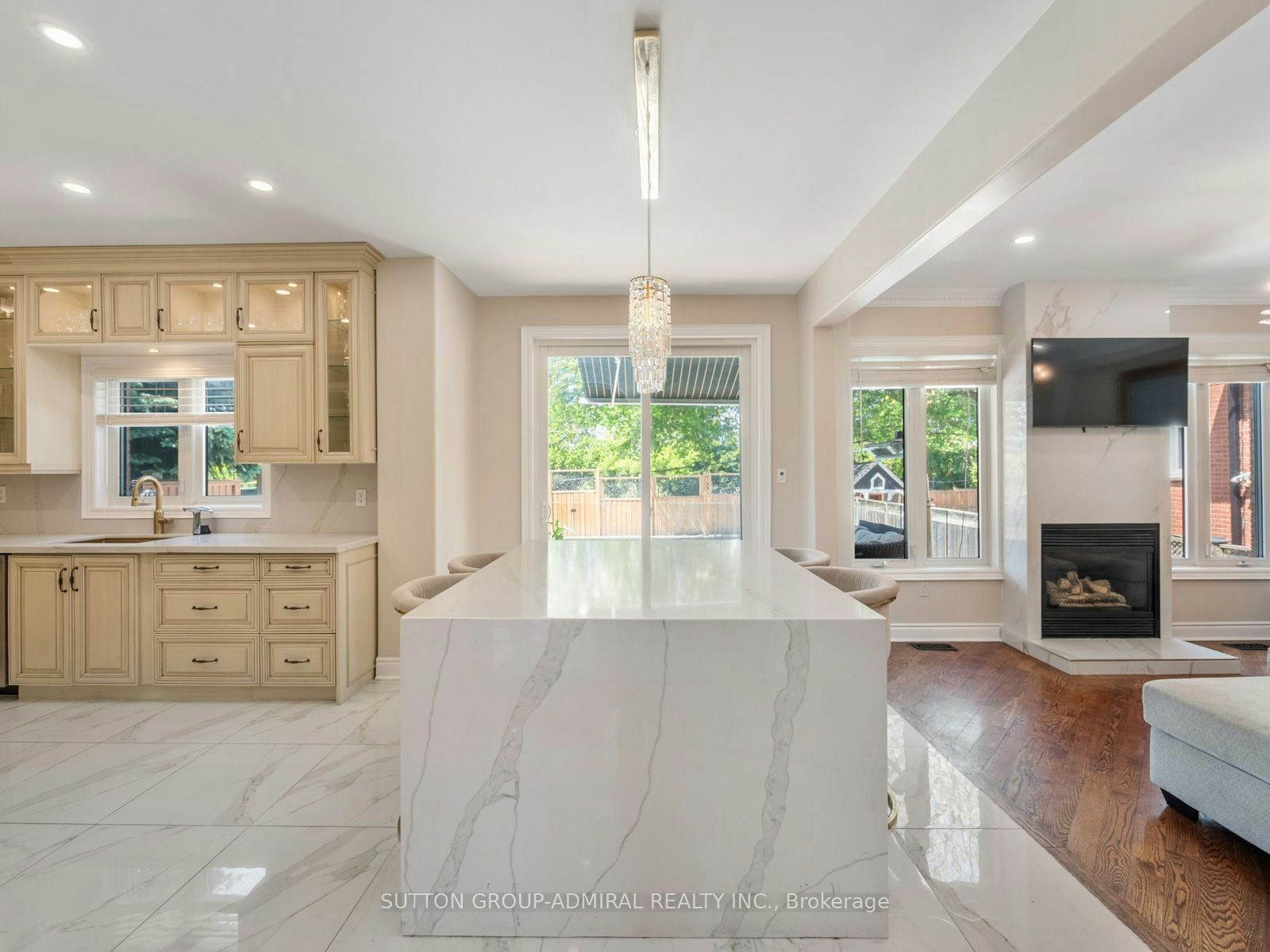 18 Thatcher Avenue, Toronto, ON, M1M 2M2 - 12