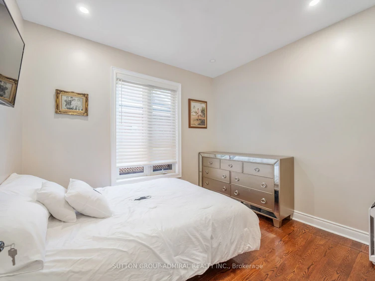 18 Thatcher Avenue, Toronto, ON, M1M 2M2 - 19