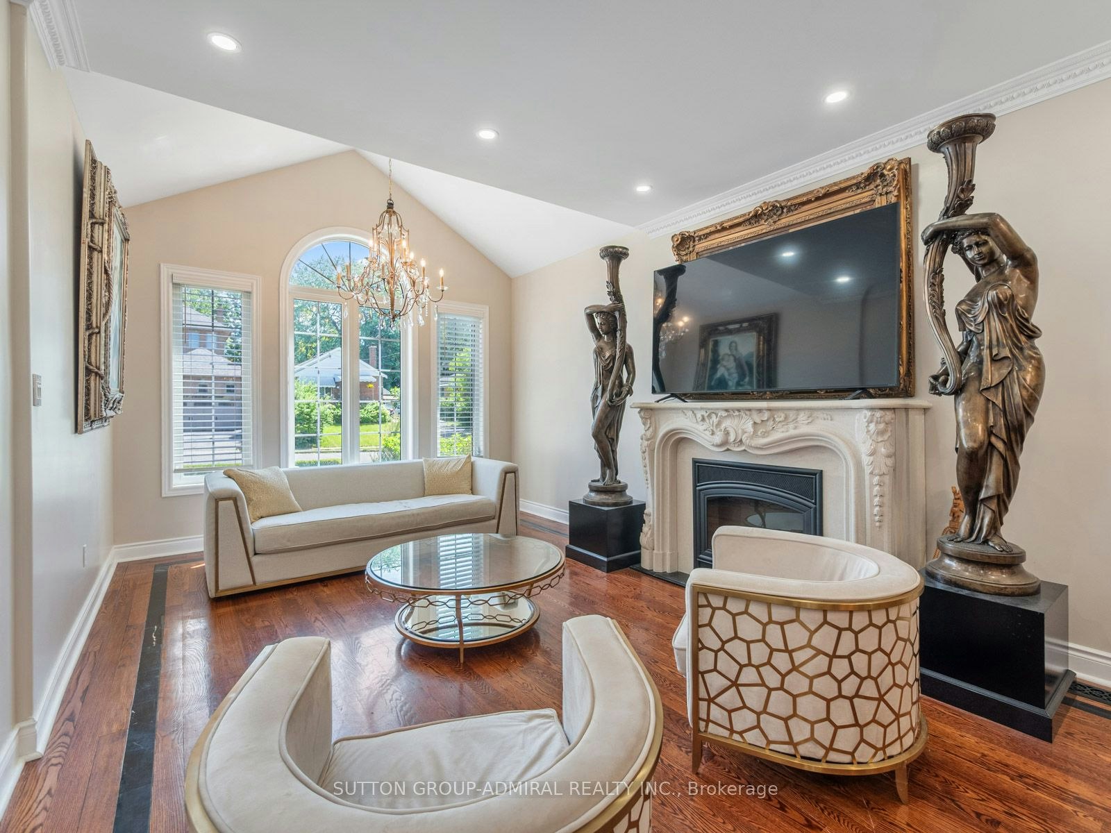 18 Thatcher Avenue, Toronto, ON, M1M 2M2 - 7
