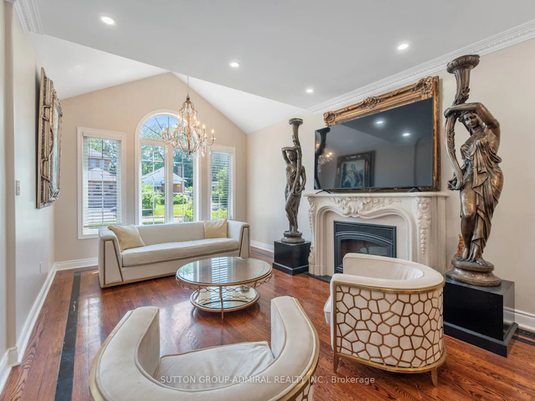 18 Thatcher Avenue, Toronto, ON, M1M 2M2 - 7