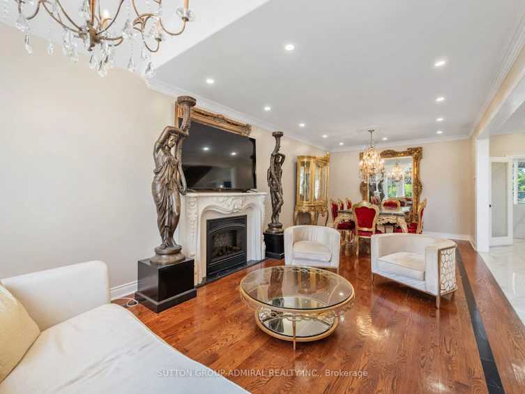 18 Thatcher Avenue, Toronto, ON, M1M 2M2 - 10