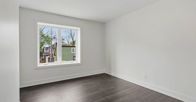 1842 Dundas Street E, Toronto, ON, M4L 1M5 - 14