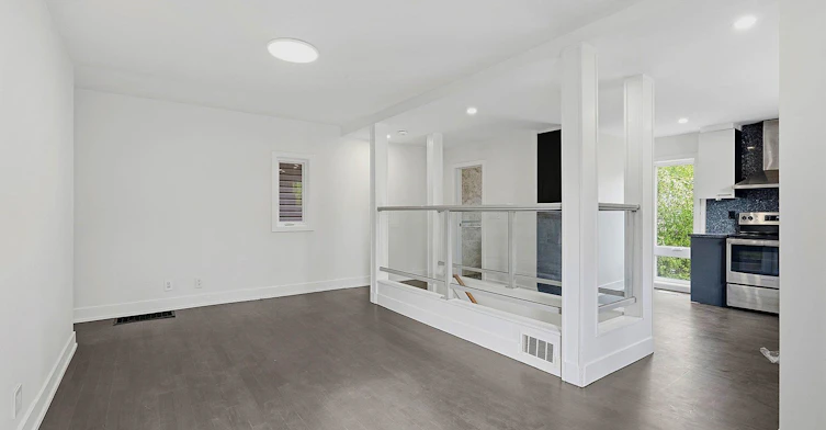 1842 Dundas Street E, Toronto, ON, M4L 1M5 - 5