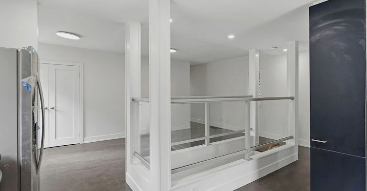 1842 Dundas Street E, Toronto, ON, M4L 1M5 - 11