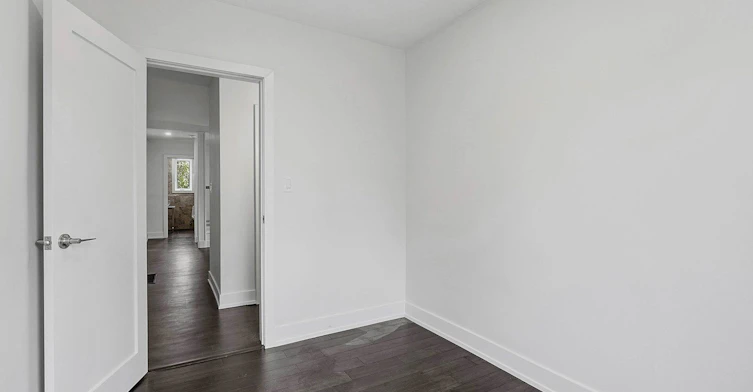 1842 Dundas Street E, Toronto, ON, M4L 1M5 - 18