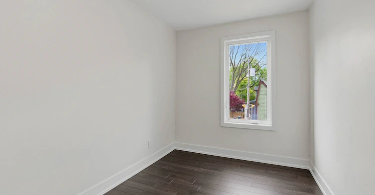 1842 Dundas Street E, Toronto, ON, M4L 1M5 - 16