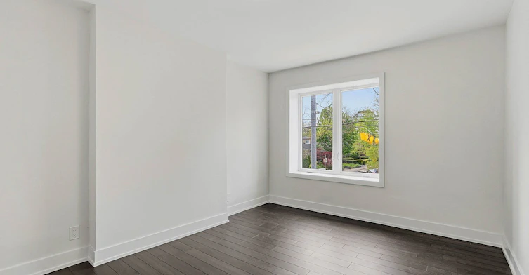 1842 Dundas Street E, Toronto, ON, M4L 1M5 - 13