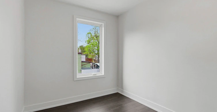 1842 Dundas Street E, Toronto, ON, M4L 1M5 - 17