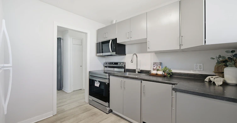 708 Carnegie Avenue, Oshawa, ON, L1G 4R6 - 3