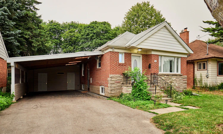 16 Mccowan Road