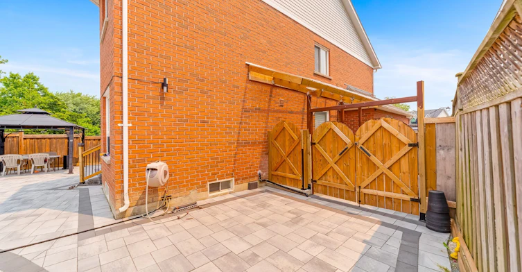 1300 Ravencliffe Court, Oshawa, ON, L1K 2Y3 - 11