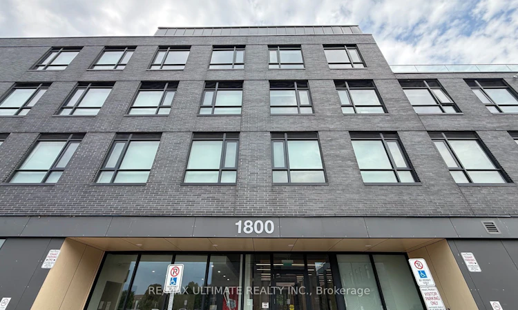 214-1800 Simcoe Street N