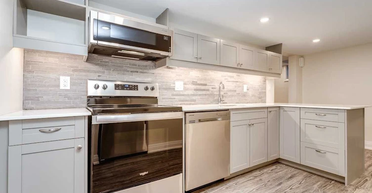 Unit C-691 Simcoe Street N, Oshawa, ON, L1G 4V6 - 3