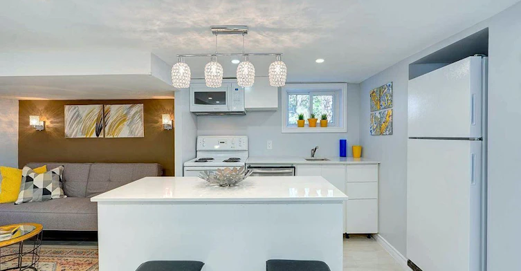 Lower-431 Kingston Road, Toronto, ON, M4L 1V2 - 2